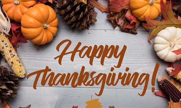 thanksgiving table pumpkins