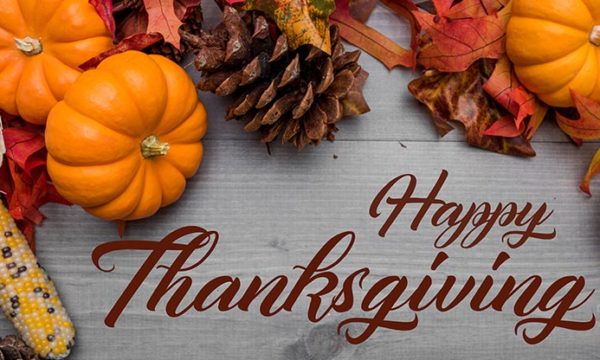 thanksgiving table with the words happy thanksgiving