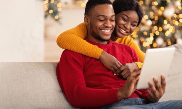 couple celebrating the holidays during pandemic